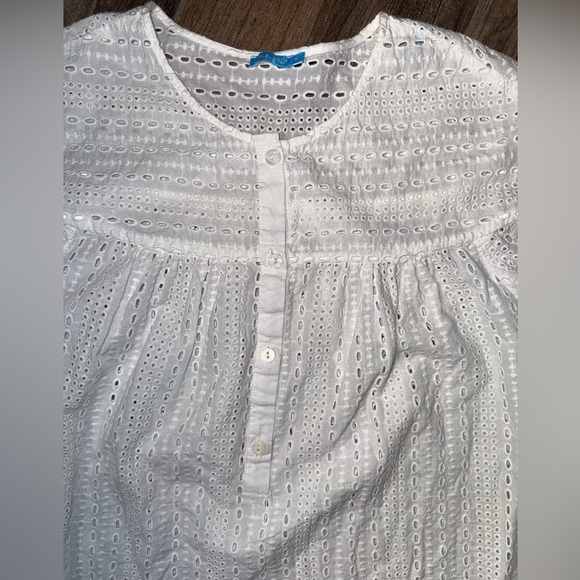 J McLaughlin Women Elegant White Eyelet Blouse Medium Cottagecore Top - Picture 2 of 5